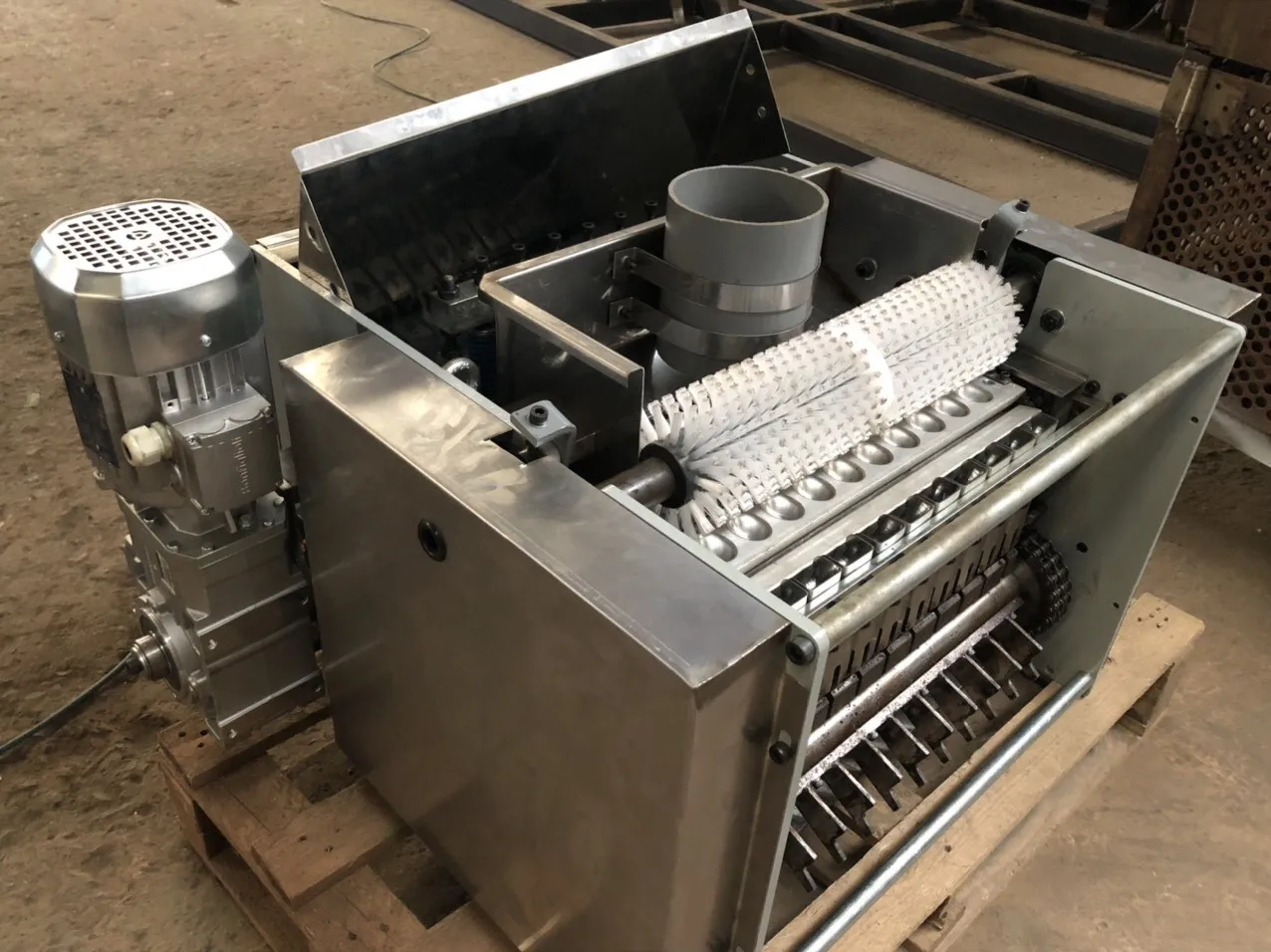 Mini cutter Cashew nut sheller machine capacity 200-250 kg high quality made in Viet Nam affordable cashew sheller