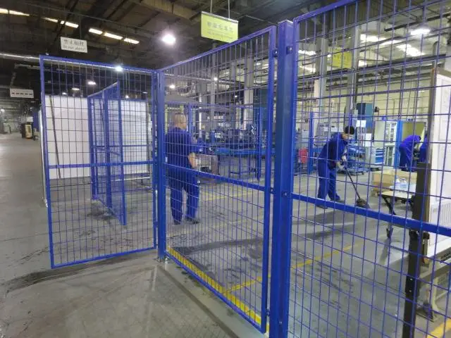 Support service security fencing Warehouse Fencing green color metal material frame technical video