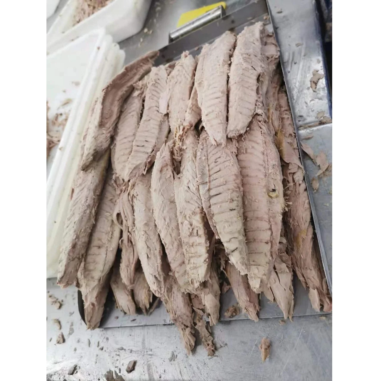 Best Selling Cleaned Skinless Pacific IQF Sea Frozen Cooked Yellowfin Tuna Loin with 18 Months Shelf Life