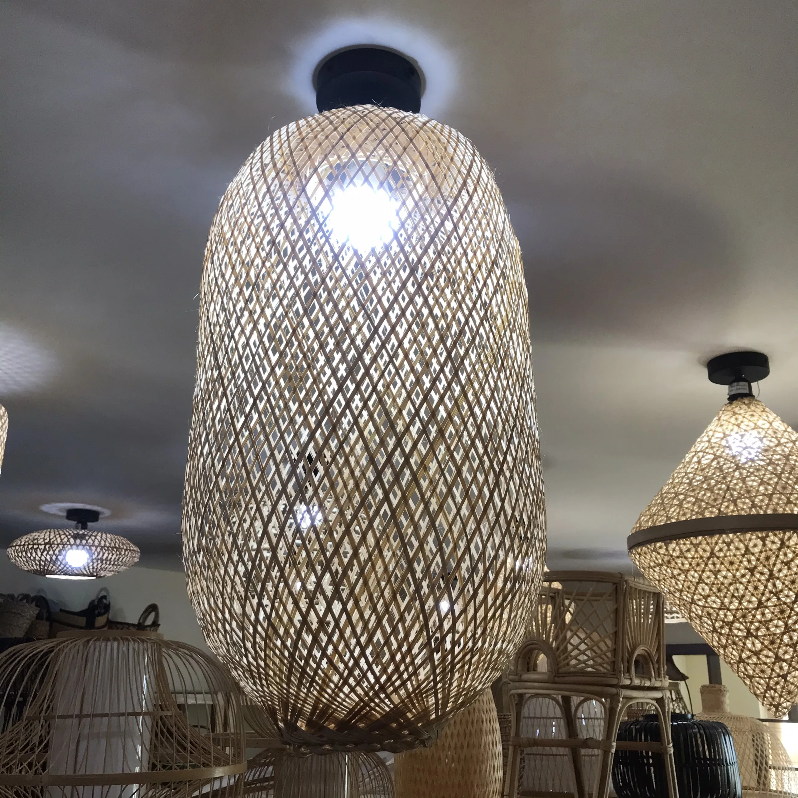 Handmade Rattan hanging light Bamboo Pendant Lamp for Home Indoor decorative Chandelier Ceiling Lamp for Coffee house.