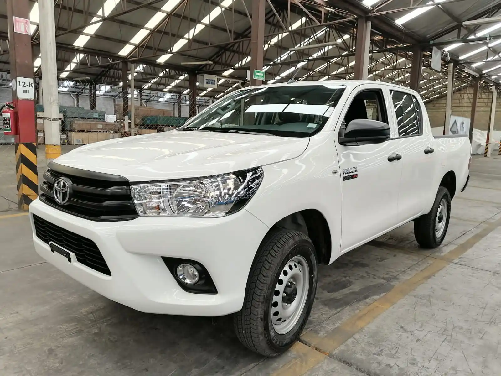 Подержанная игрушка ota hilux