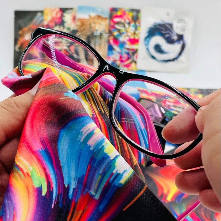 Cleaning cloth to EngoyClear view within second