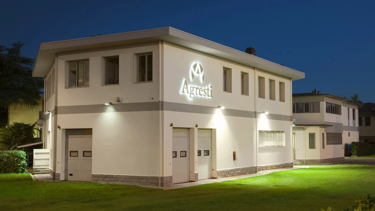 Шкаф из черного клена и красного дерева с птичьим глазом, полированная отделка. Шкаф для ювелирных изделий