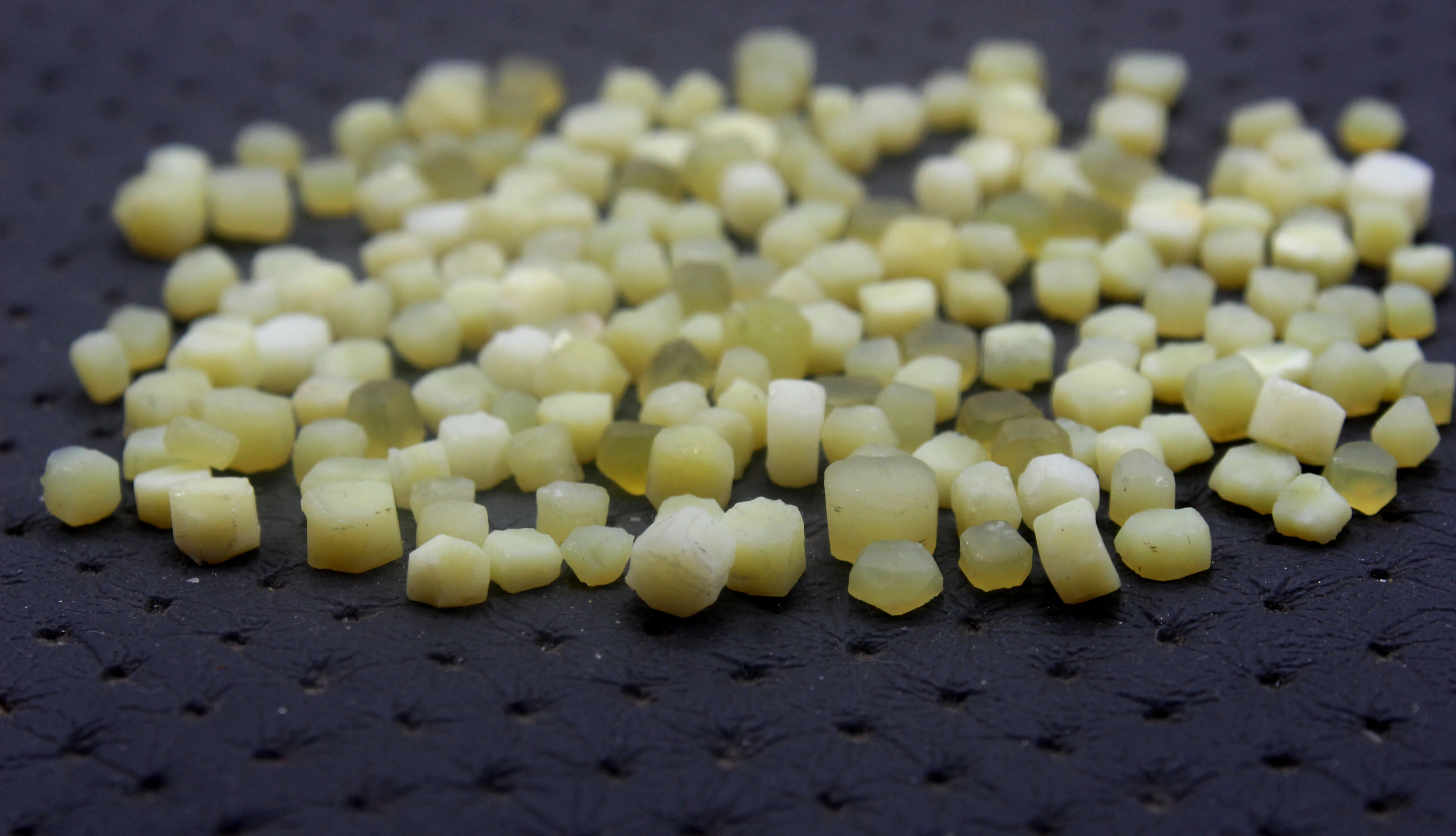 Top Quality 50 Pieces Tiny Natural Yellow Opal 2-4 MM Raw Genuine Loose Gemstone Making Chunky Jewelry Rough