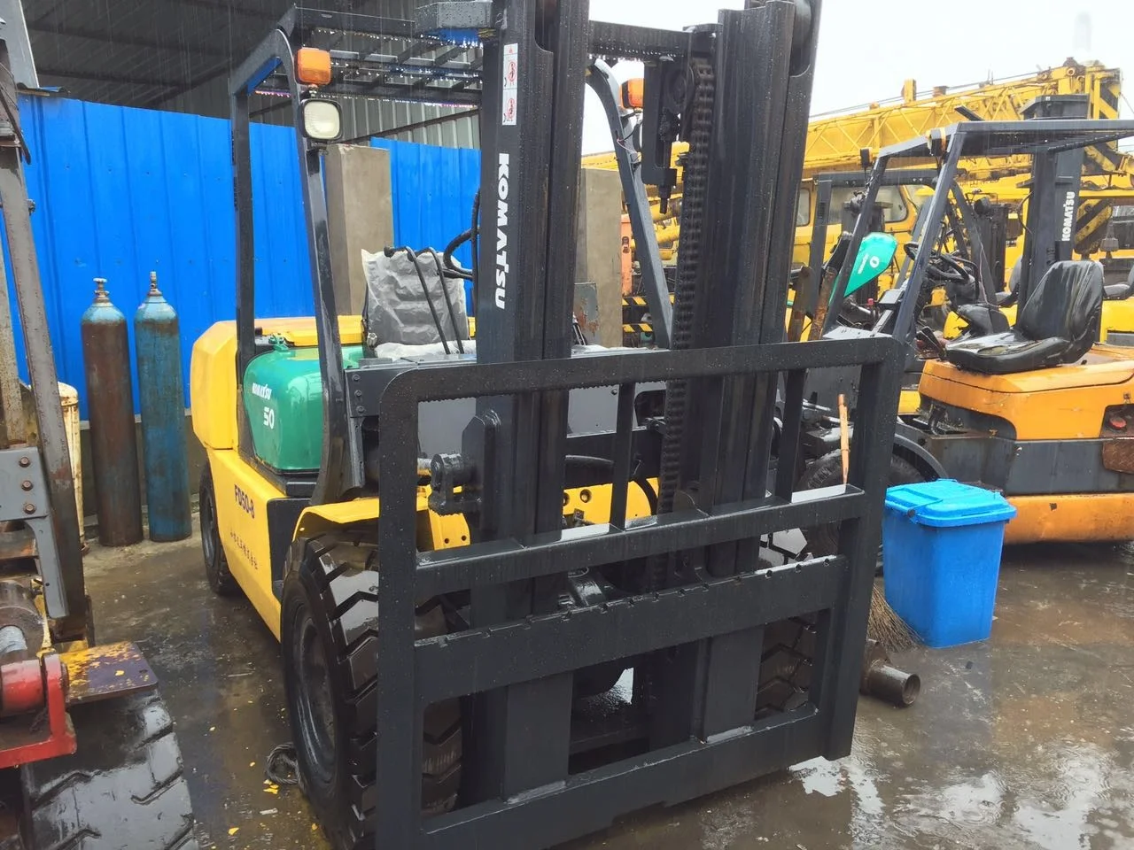 Хорошее состояние вилочный погрузчик Komatsu fd50/5-тонный