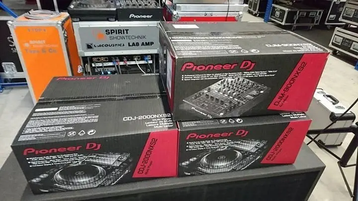 Brand New Pioneers DJ Set 2x CDJ 2000 nexus2 nxs2 Nexus 2 1x DJM 2000 Nexus Mixer
