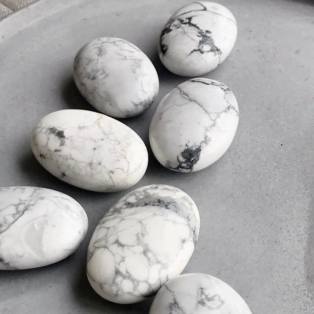  Волнистый камень Howlite энергетический Карманный Камень для большого пальца оптовая продажа