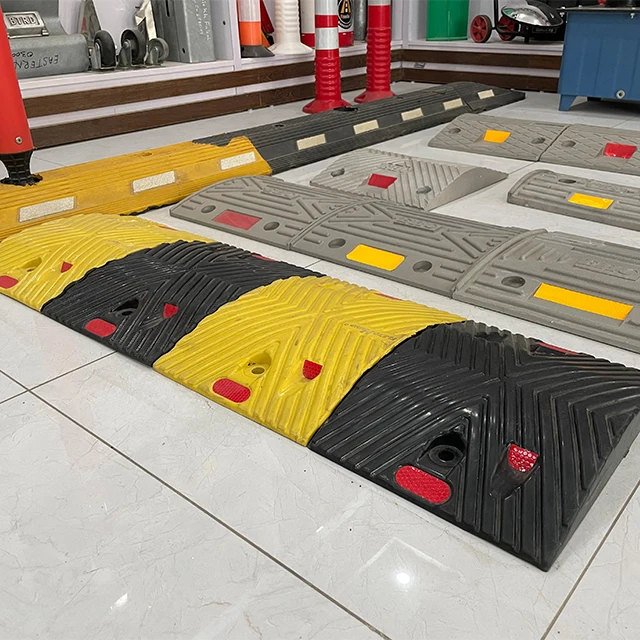 Heavy Duty Bump Ramp Rubber Speed Breaker Driveway Hump Reflective