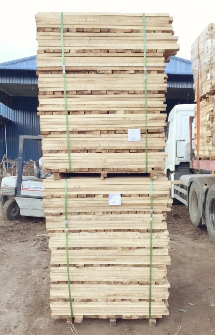 Вьетнамская натуральная пиломатериалы AD KD резиновая древесина деревянная для изготовления напольного покрытия строительная мебель