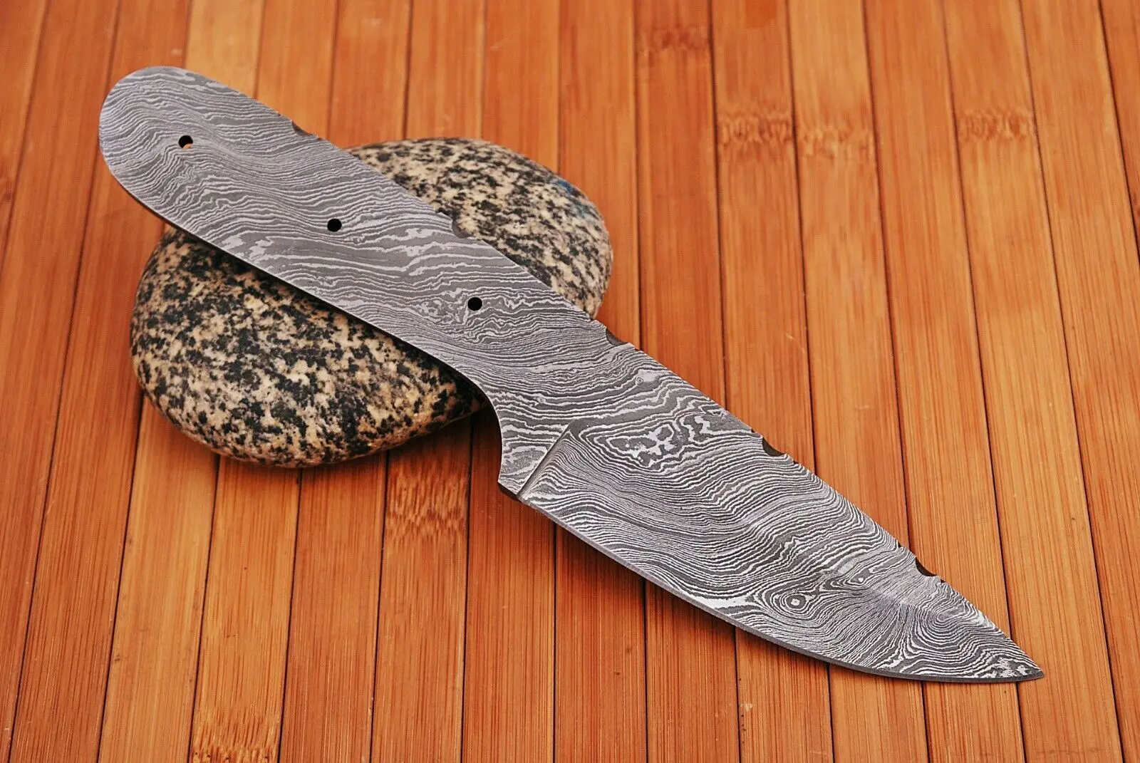 
Custom handmade Damascus steel hunting knife Fixed BLADE Blade knives making Whole sale knives Hand forge 