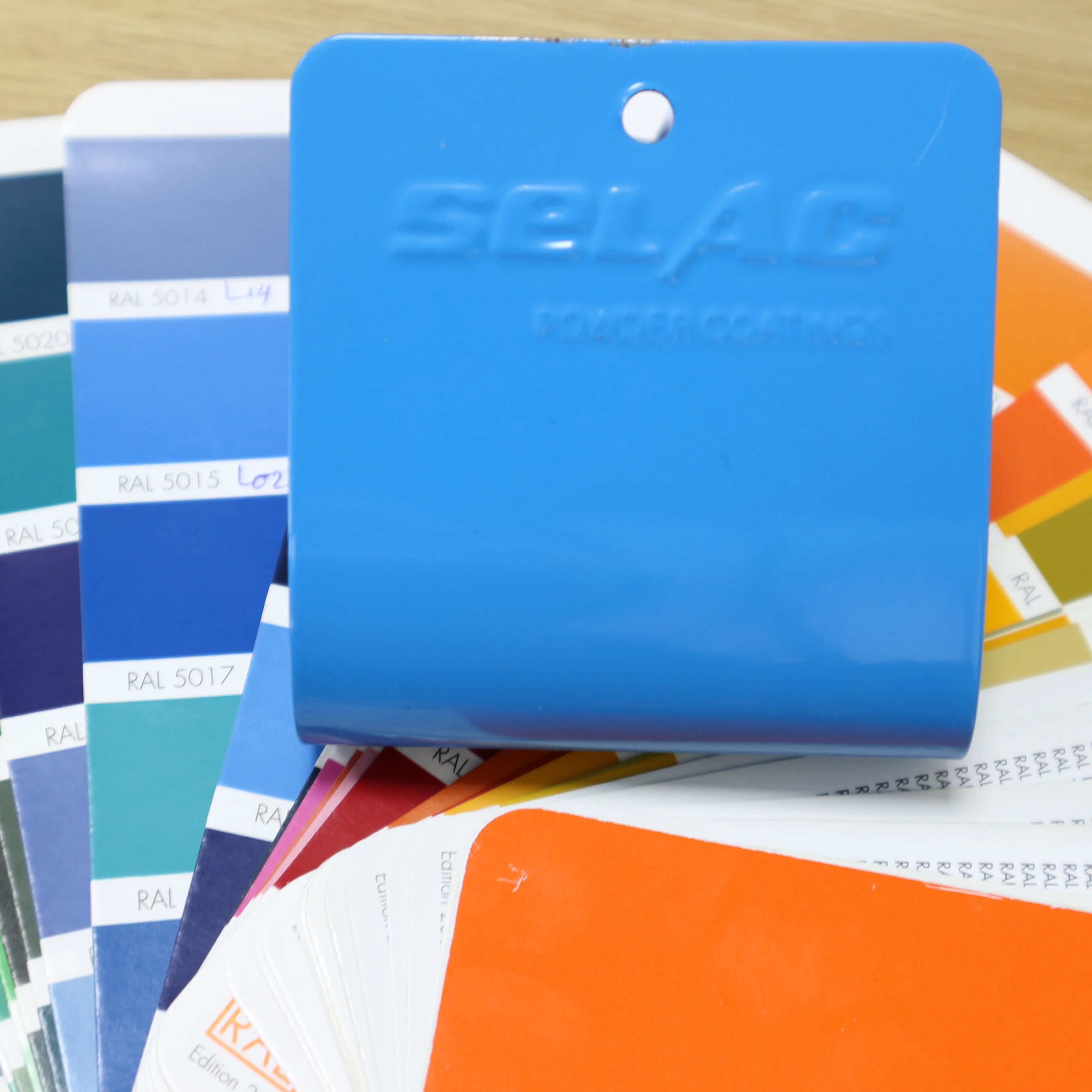 Blue Powder Paint Manufacturer Aluminum Powder Coating Paint Polyester Resin Electrostatic Spraying RAL or Customized