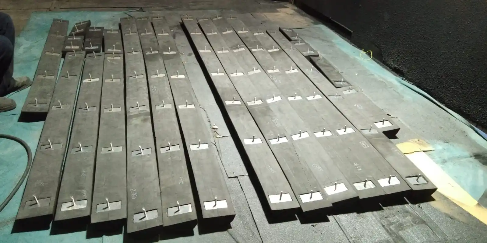 
D Shape Side Bumper Floating Dock Pontoon Rubber Fender Lightweight Foam Filled Dock Bumper For Tug Boat And Fishing Boat 