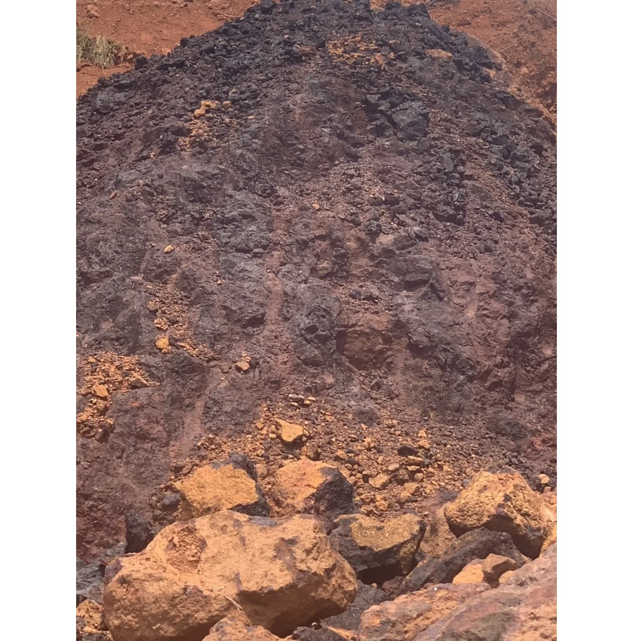 Лаос металлургические минералы от 62% до 70%, 8 процентная влага, пириты, железная руда из Лаоса, прошедшие испытания в порте вюн ан