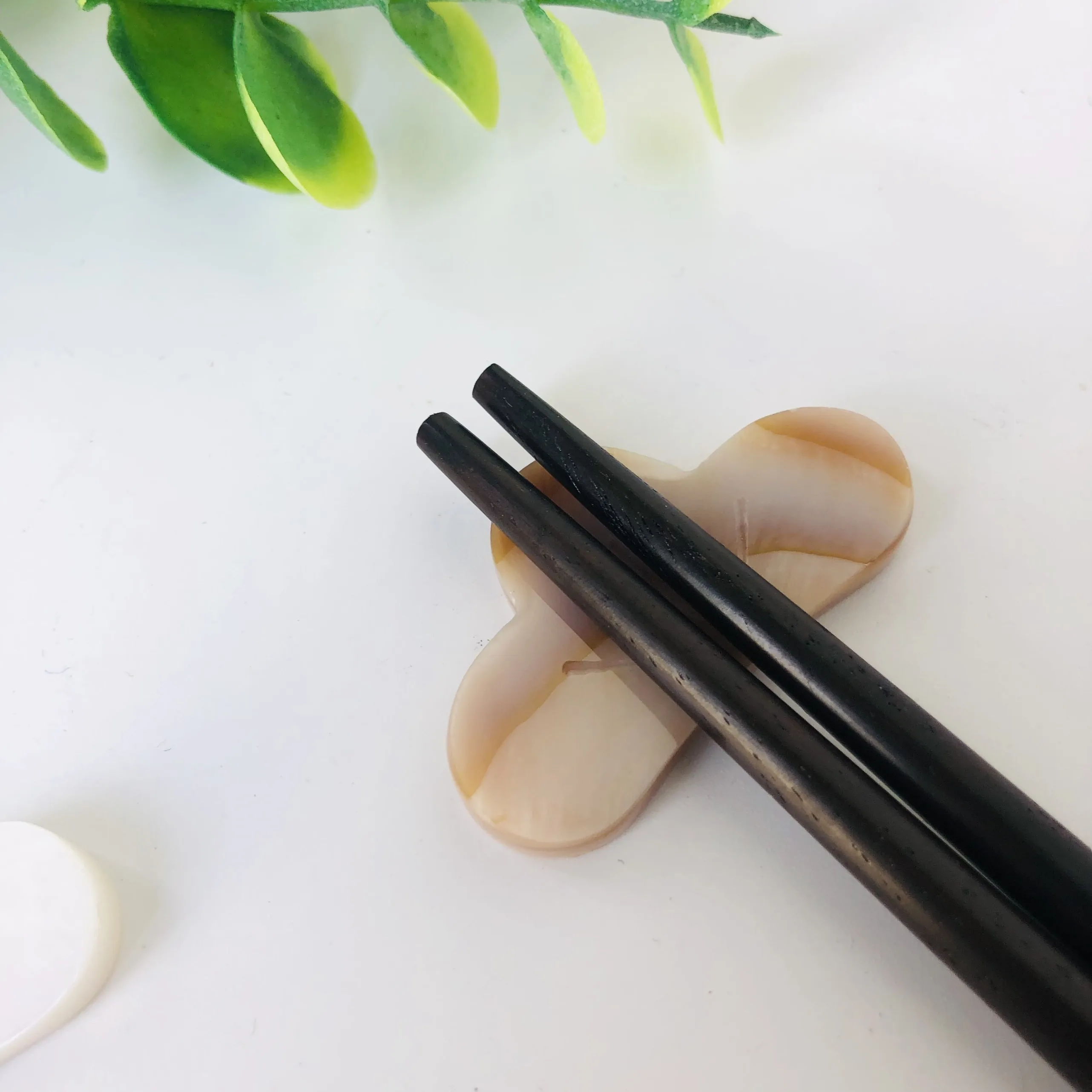 Natural Mother of Pearl Chopsticks Holder Leaf Shape Knife Stand Spoon Rest Japanese Frame Art Craft Dinner Kitchen Tableware