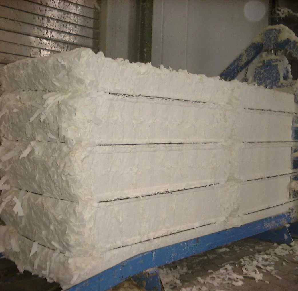 white tissue waste paper / Shredded Office paper scraps (SOP)  / waste white paper cutting