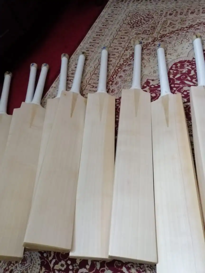 ENGLISH WILLOW GRADE 3 CRICKET BAT SEMI OVAL HANDEL
