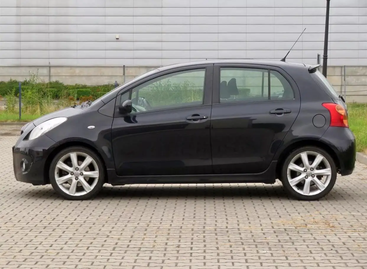 Горячее предложение б/у 2007 T0y0ta Yaris 4 дверей имеющихся в наличии для продажи с большой скидкой свяжитесь нами прямо сейчас