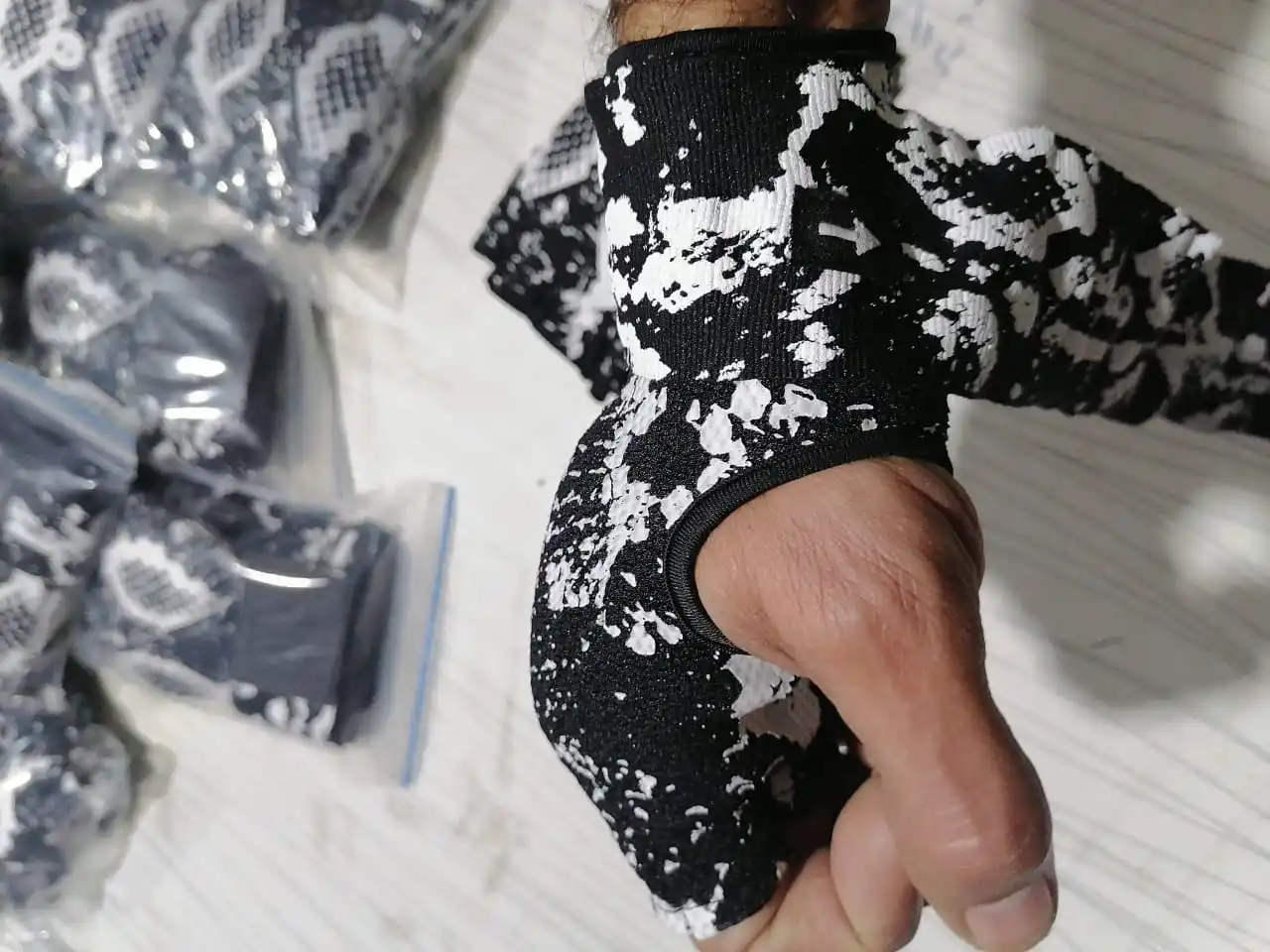 Питоновым принтом гелевый мягкий внутренний перчатки ММА ручная обертывания боксерский мешок кулак с мягкой повязкой