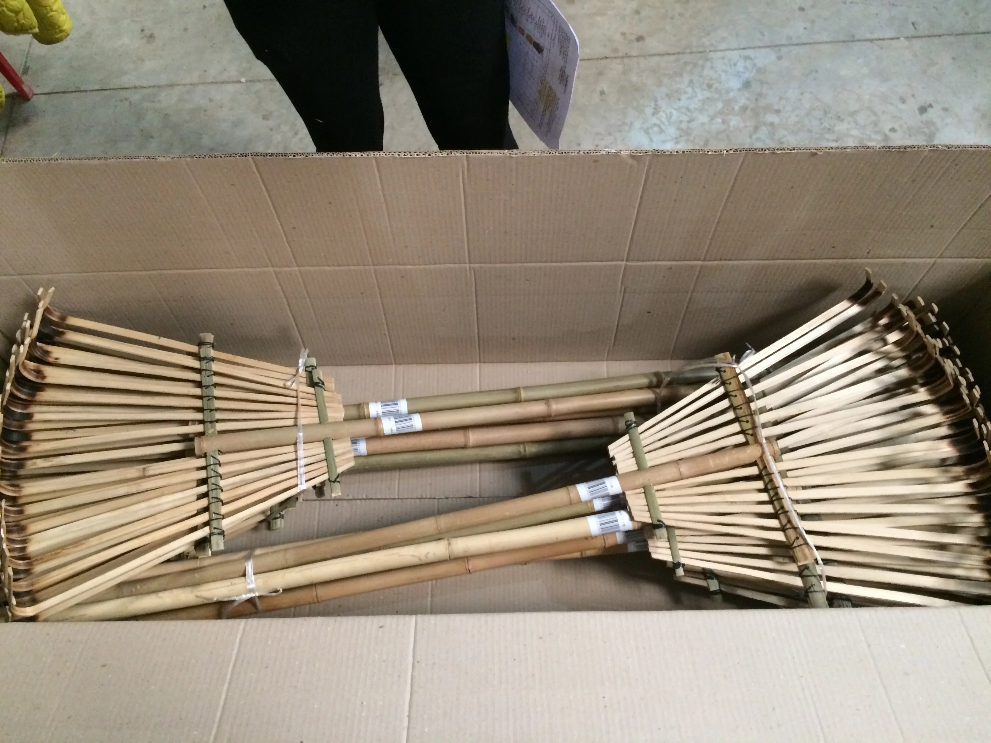 Бамбуковые грабли экологически чистые биоразлагаемые вьетнамские ремесла для японских фермеров уборки на открытом воздухе в саду