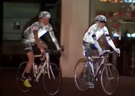 
Reflective spray paint for marine painting 