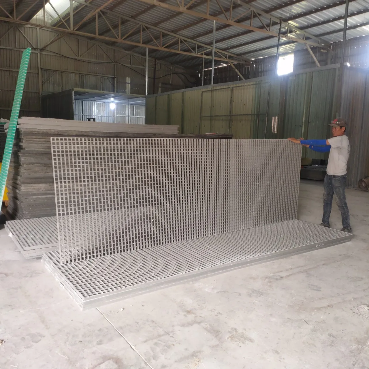 Anti-slip Flame Retardant Molded Composite Grating FRP Gray with Glass Fiber and Additives