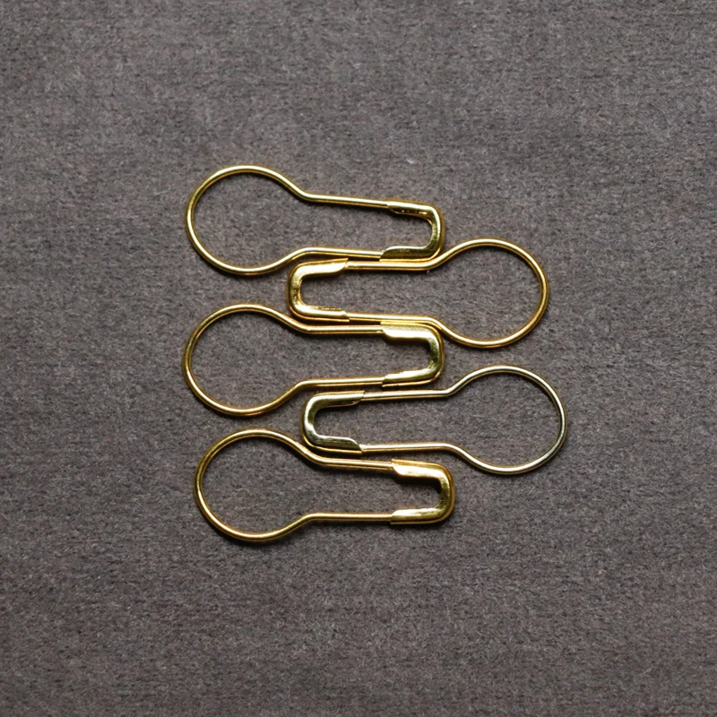 Safety pins gold