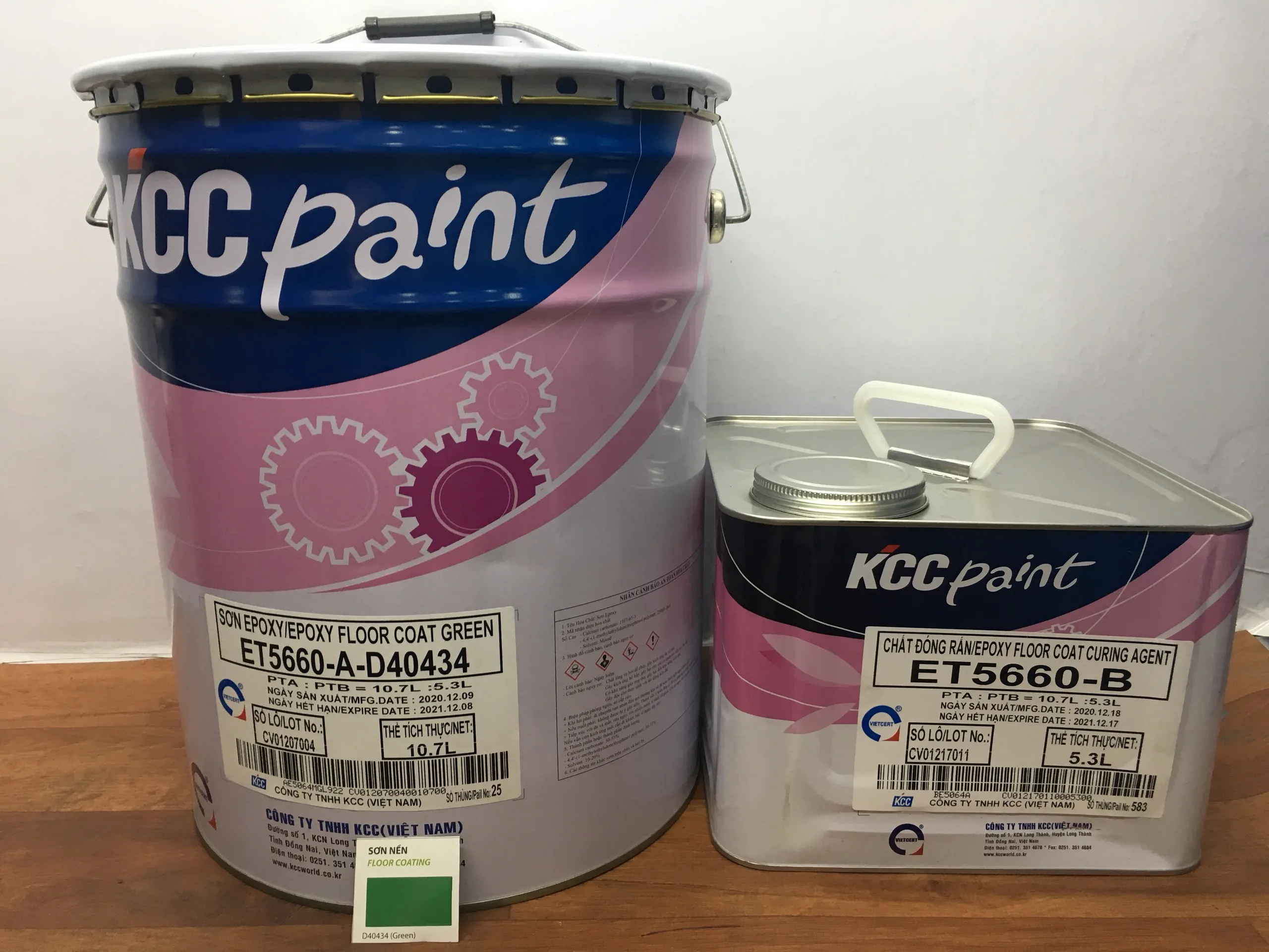  Зеленое покрытие для пола ET5660 из эпоксидной смолы-это двухкомпонентная полимерная краска на основе смолы с высоким блеском
