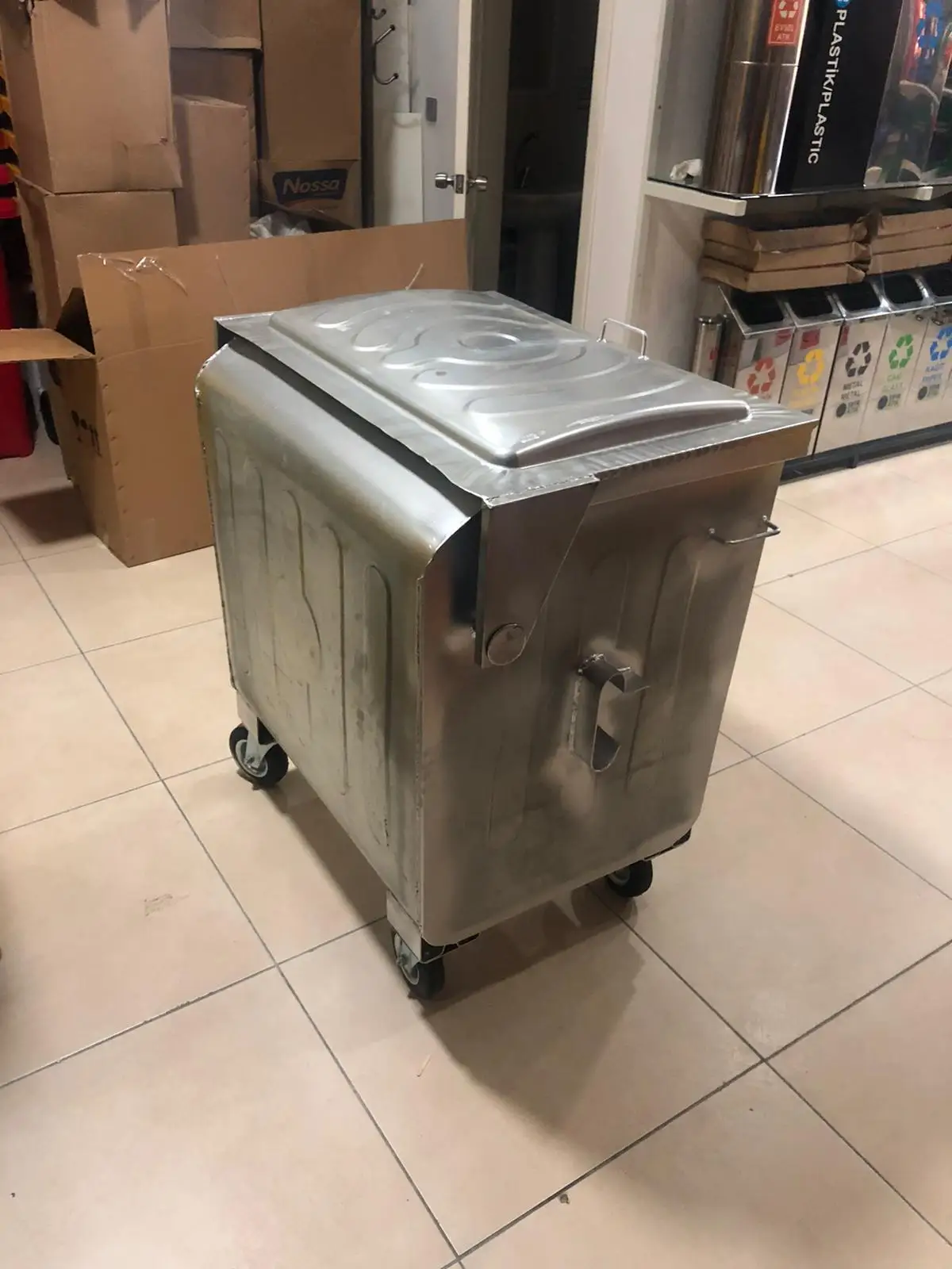 1100 контейнер для мусора из нержавеющей стали оцинкованный. Цена по прейскуранту завода-изготовителя быстрая доставка высокое качество с гарантия 2 года.