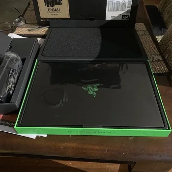Оптовая продажа Razer лезвие 15 игровой ноутбук 2019 - i7- 9750H 6 ядро, GeForce RTX 2080 Max-Q, 15,6 FHD 1080p 240 Гц, 16 ГБ оперативная память 512 SSD