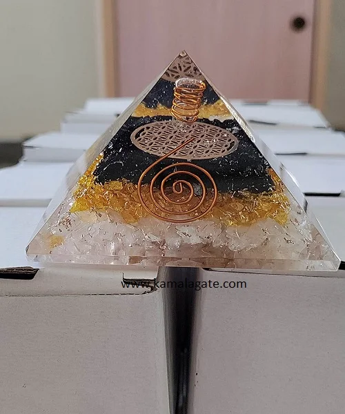 Оптовая продажа агат натуральный драгоценный камень черный турмалин с цитрином и кристаллом пирамида оргона медным металлом для продажи