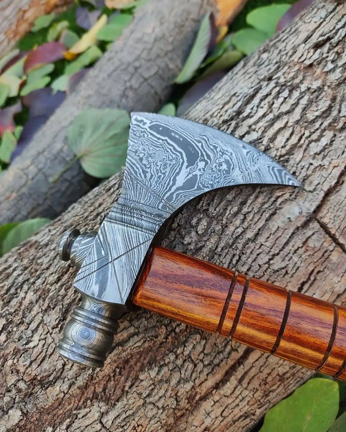 Изготовленный На Заказ кованый топор викингов из углеродистой стали с валом розового дерева