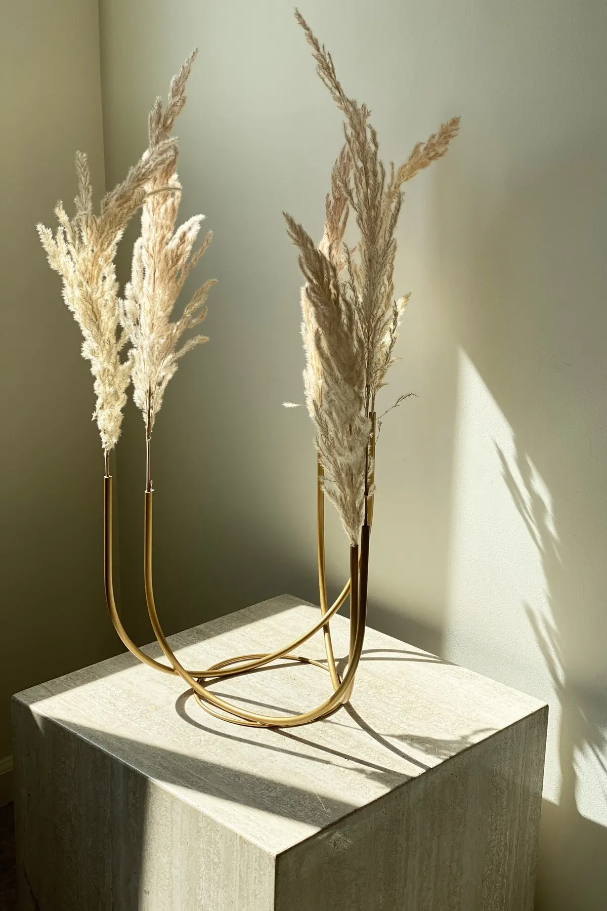 Unique Tall U Shape Gold Bud Flower Vase in Iron Brass Plating 6 Bud Tableware Bud Vase For Home Hotel Christmas Decor Wholesale