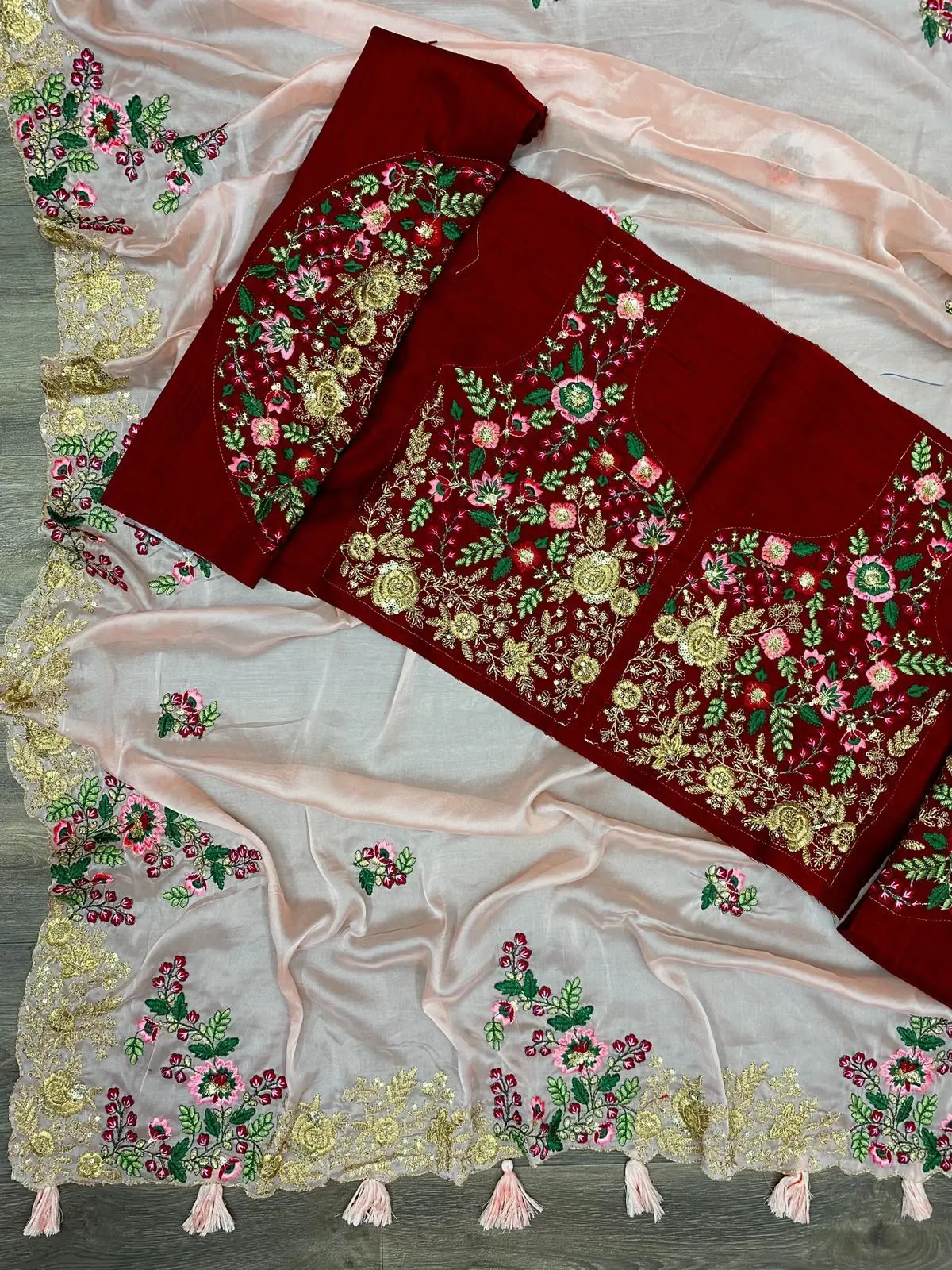 Очень красивые сари с последовательностью диапазонов хороший наряд блестящие рабочие из Жоржетта плотной блузкой от MEETALI CREATION