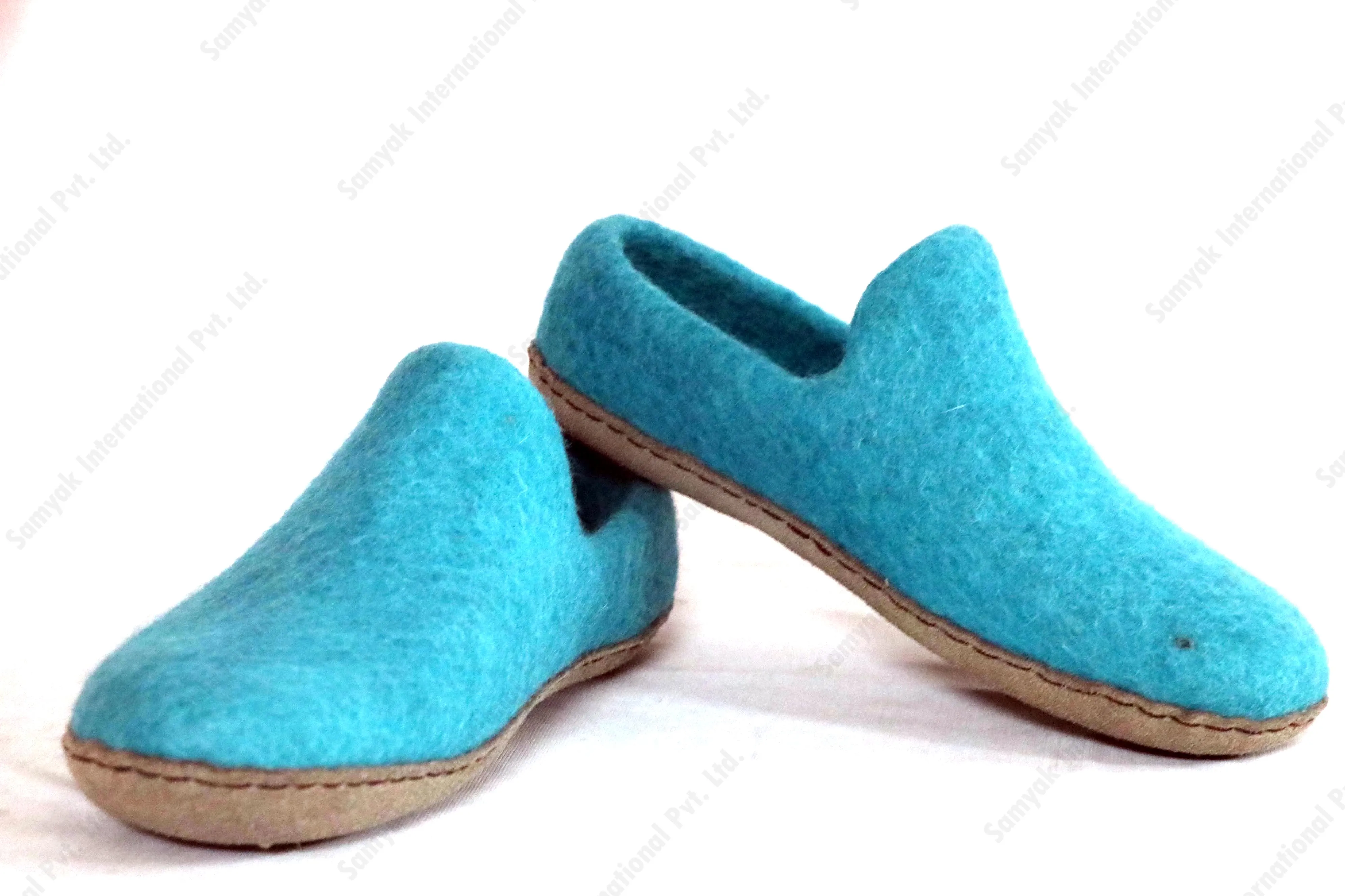 Handmade Felt slippers Unisex Mens Womens Shoes Made with Merino Wool Suitable for All Seasons