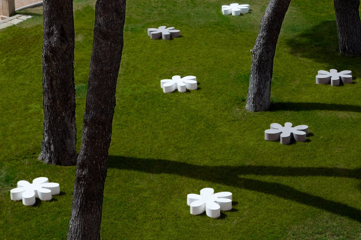 Premium quality Italian Plastic Table for Outdoor