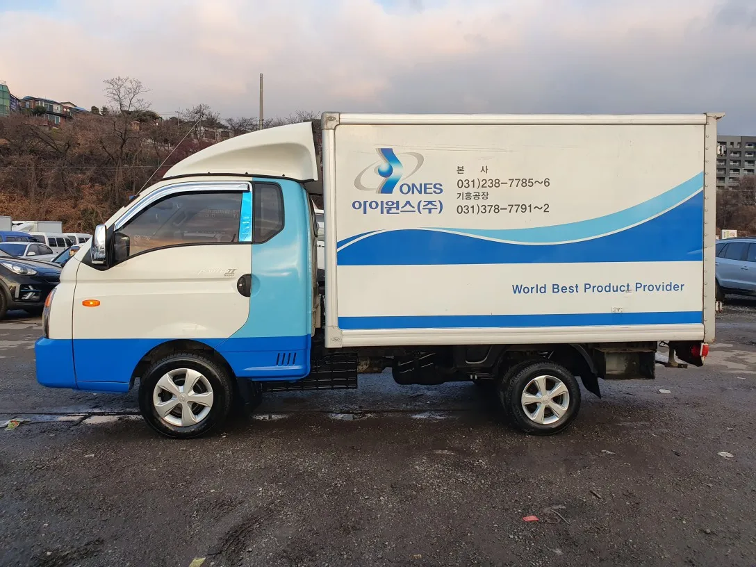  Подержанные автомобили/б/у автомобили/2012 HYUNDAI серия 2 (H100) 1 тонна нормальная коробка CRDI супер кабина 4*2
