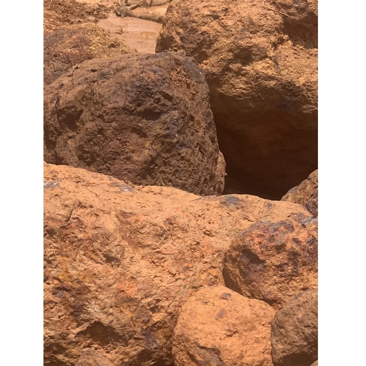 10 - 50 mm 62% To 70% 8 Metallurgy Minerals Percentage Moisture Pyrites Iron Ore From Laos Provided Testing