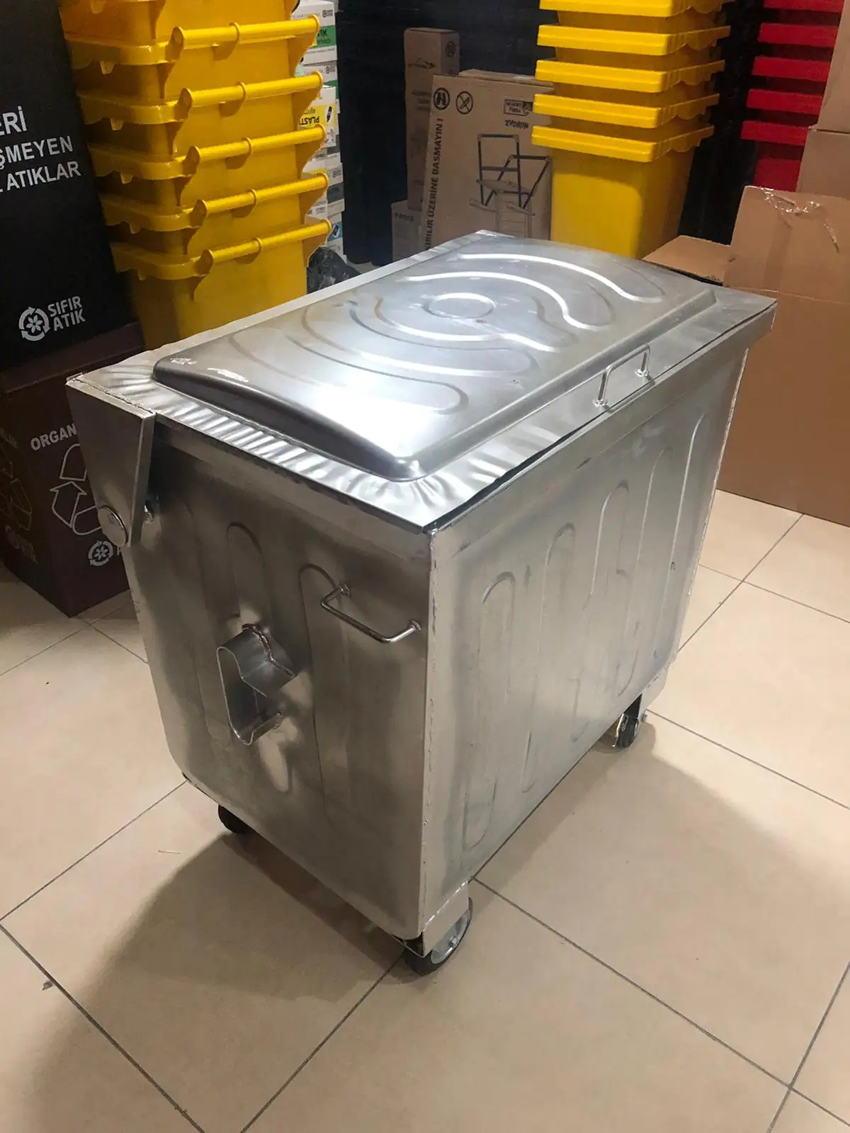 1100 контейнер для мусора из нержавеющей стали оцинкованный. Цена по прейскуранту завода-изготовителя быстрая доставка высокое качество с гарантия 2 года.