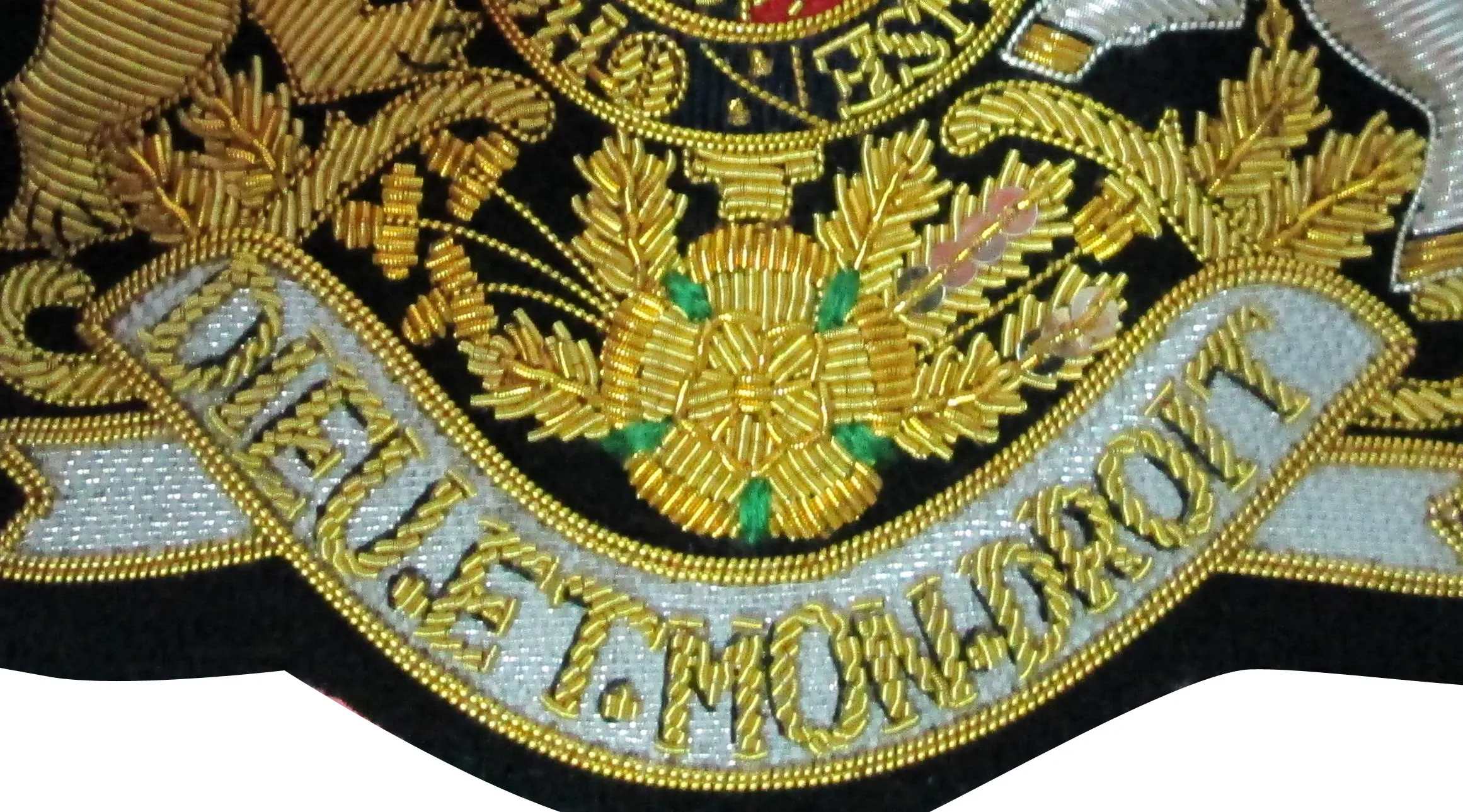 Personalized Cheap Custom Made Family Embroidered Crest Emblem Wool Cloth with Sequins Magnetic Feature Available Factory Price