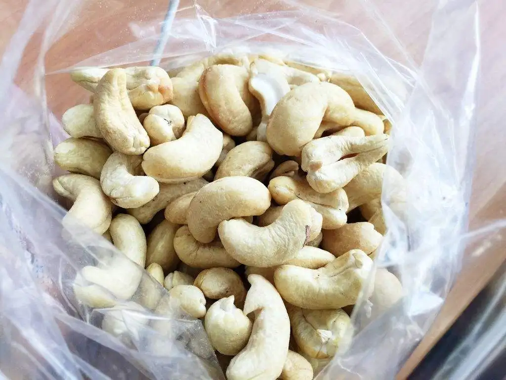W320 raw cashew nuts