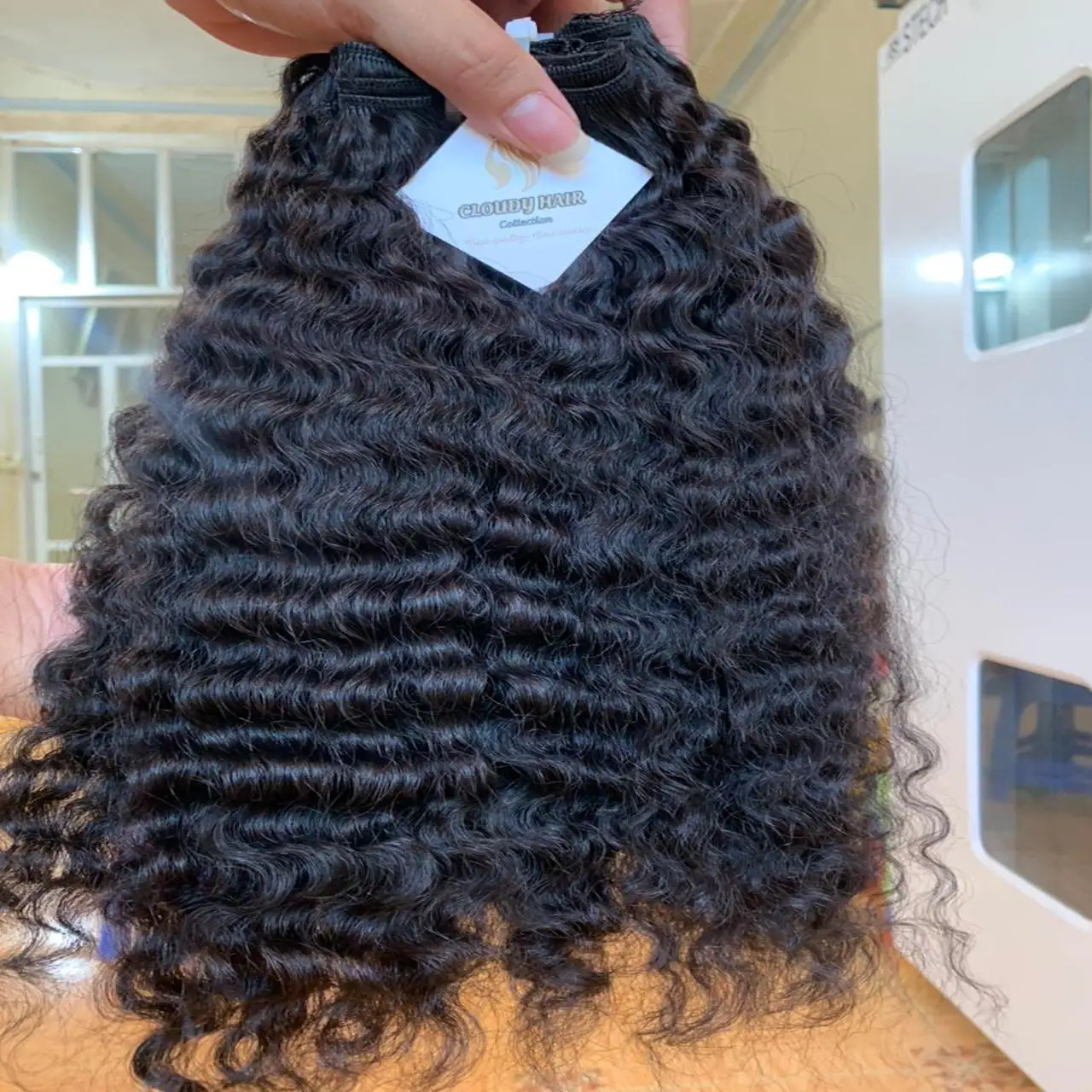 Оптовая торговля необработанные настоящие человеческие волосы человека бирманские вьющиеся пучки вьетнамский поставщиков для чернокожих женщин класса 10A 8-30 дюймов