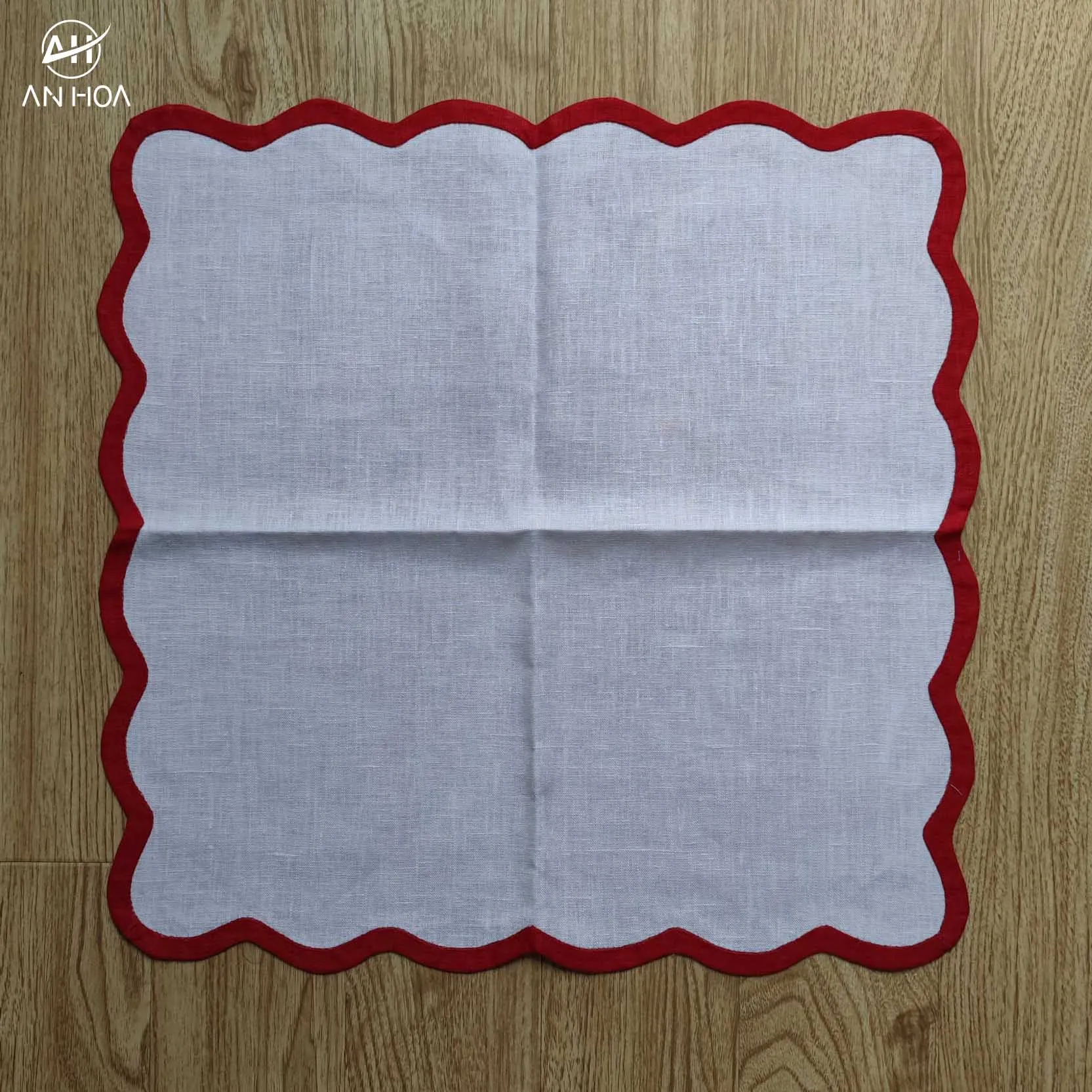 Обеденная салфетка ручной работы из 100% льна розовый лепесток с красной зубчатой каймой льняная