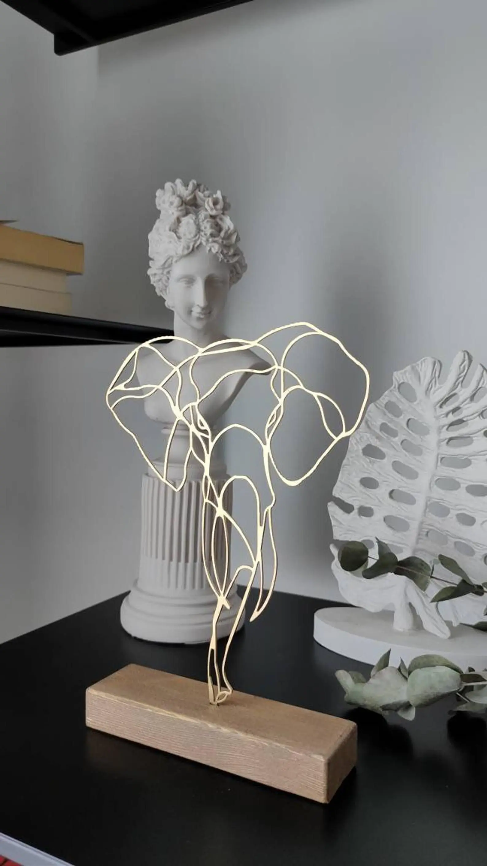 MODERN TABLE OBJECTS WIRE LEAF GOLD FINISHING INTERIOR HOME DECOR HOME ACCENTS SET OF 2 HANDICRAFT AT WHOLESALE PRICE INDIA