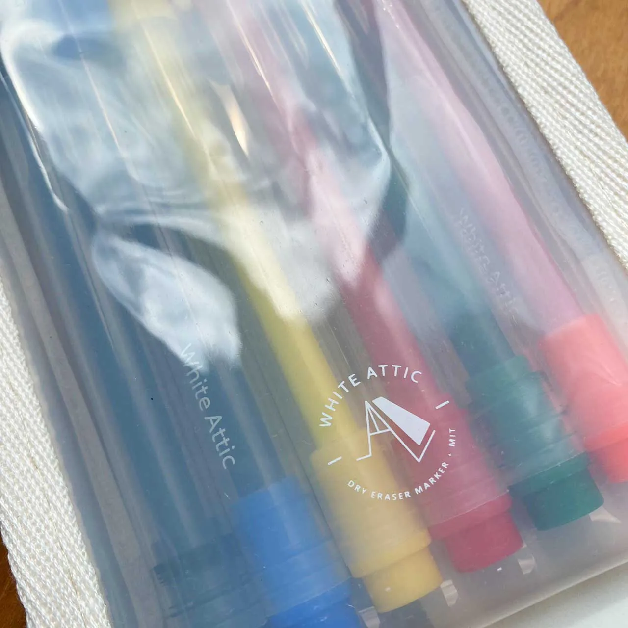 Colorful whiteboard marker set  wood eraser  water e whiteboard pen
