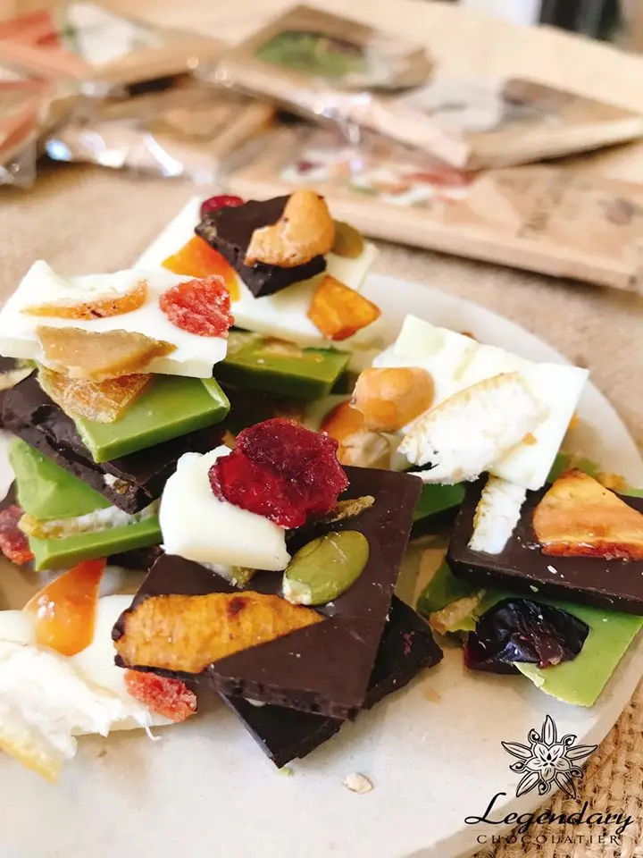 Wholesale supplier multiple Dark Chocolate with Fried Fruits and Nuts