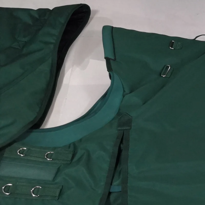 Ковер для верховой езды с отсоединяемым горлышком