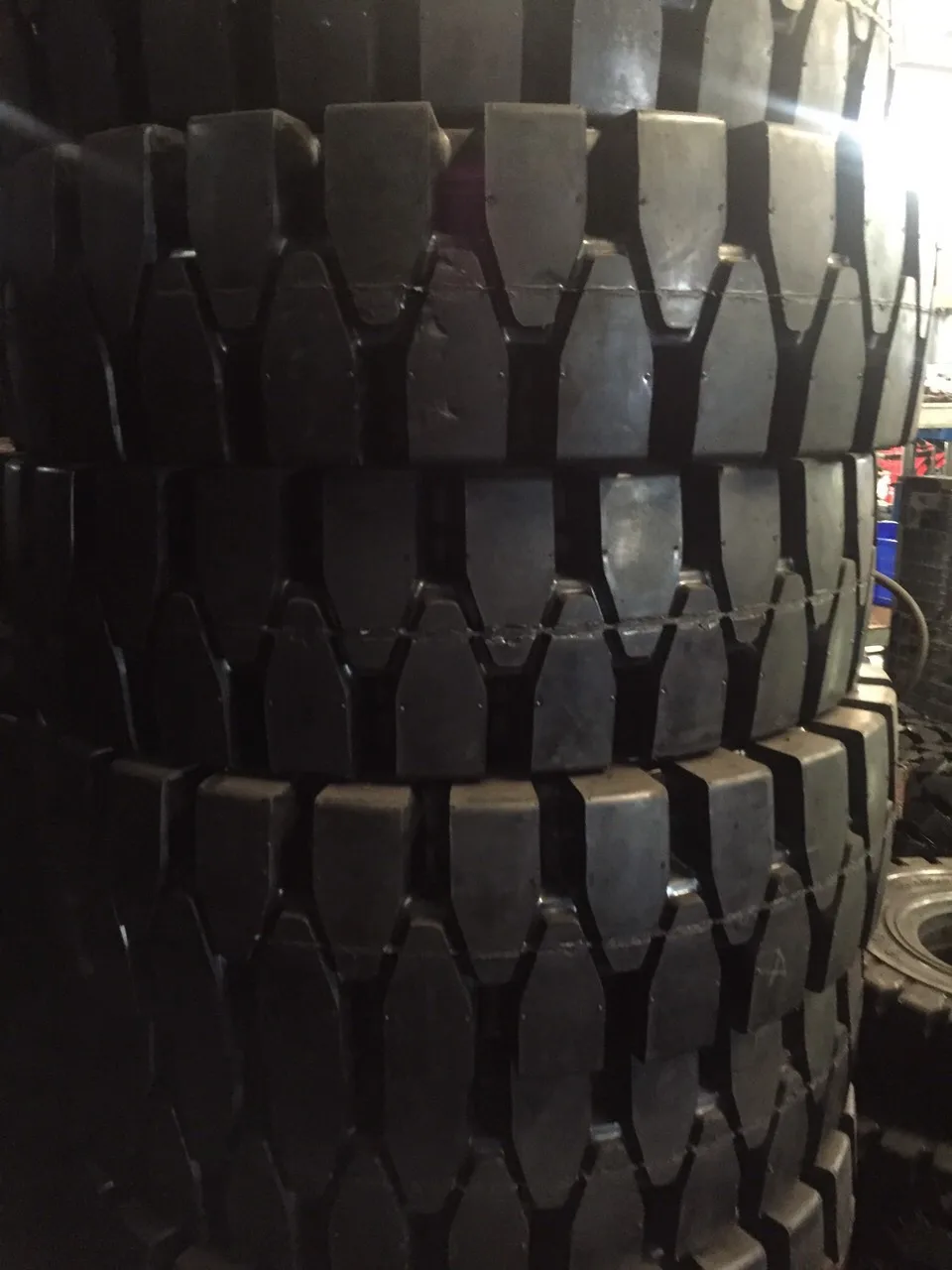 TIRE FOR AGRICULTURAL TRACTOR MACHINE 18.4-30