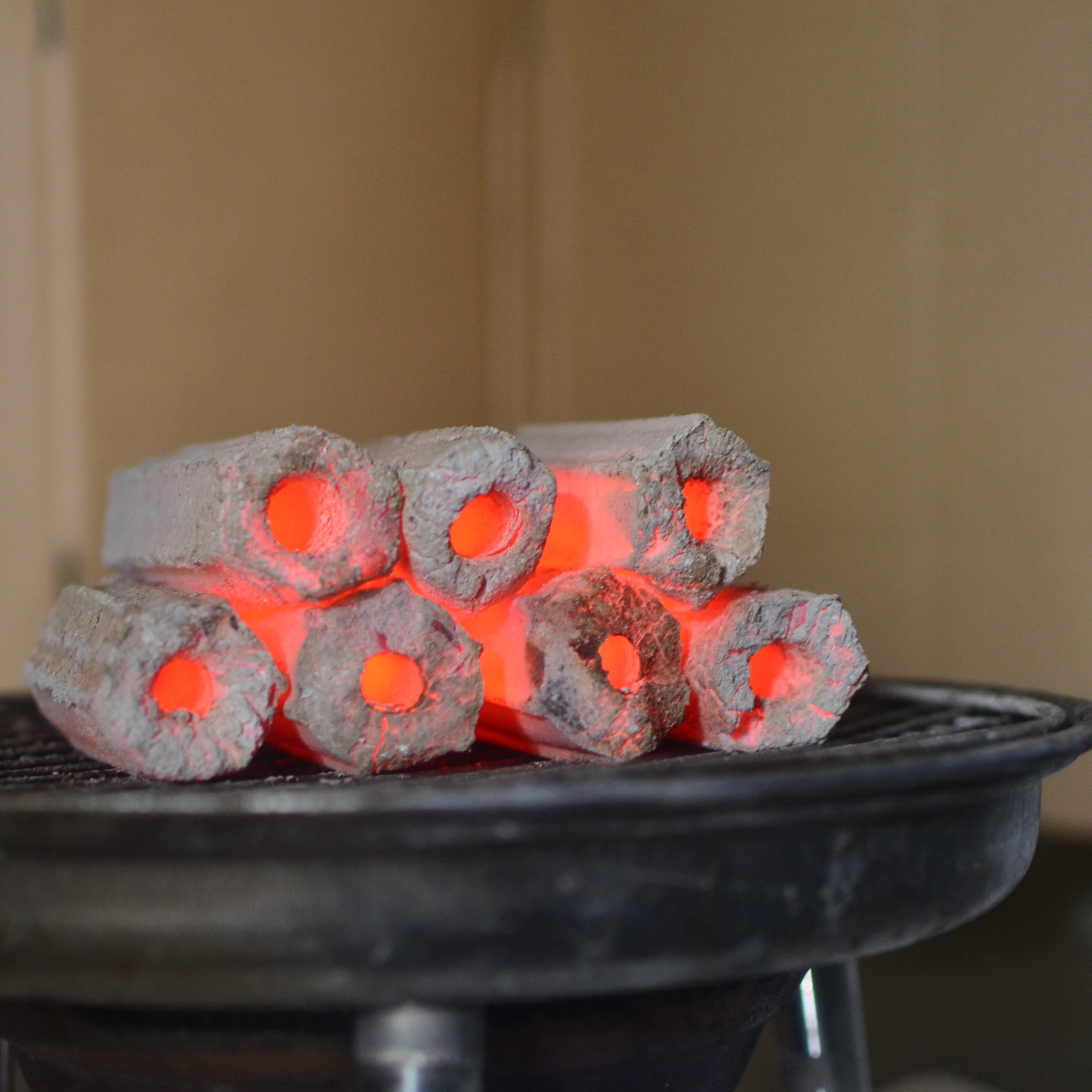 BBQ CHARCOAL WHITE ASH HEXAGONAL SAWDUST CHARCOAL COAL FROM VIETNAM INDONESIA QUALITY EXPORTER