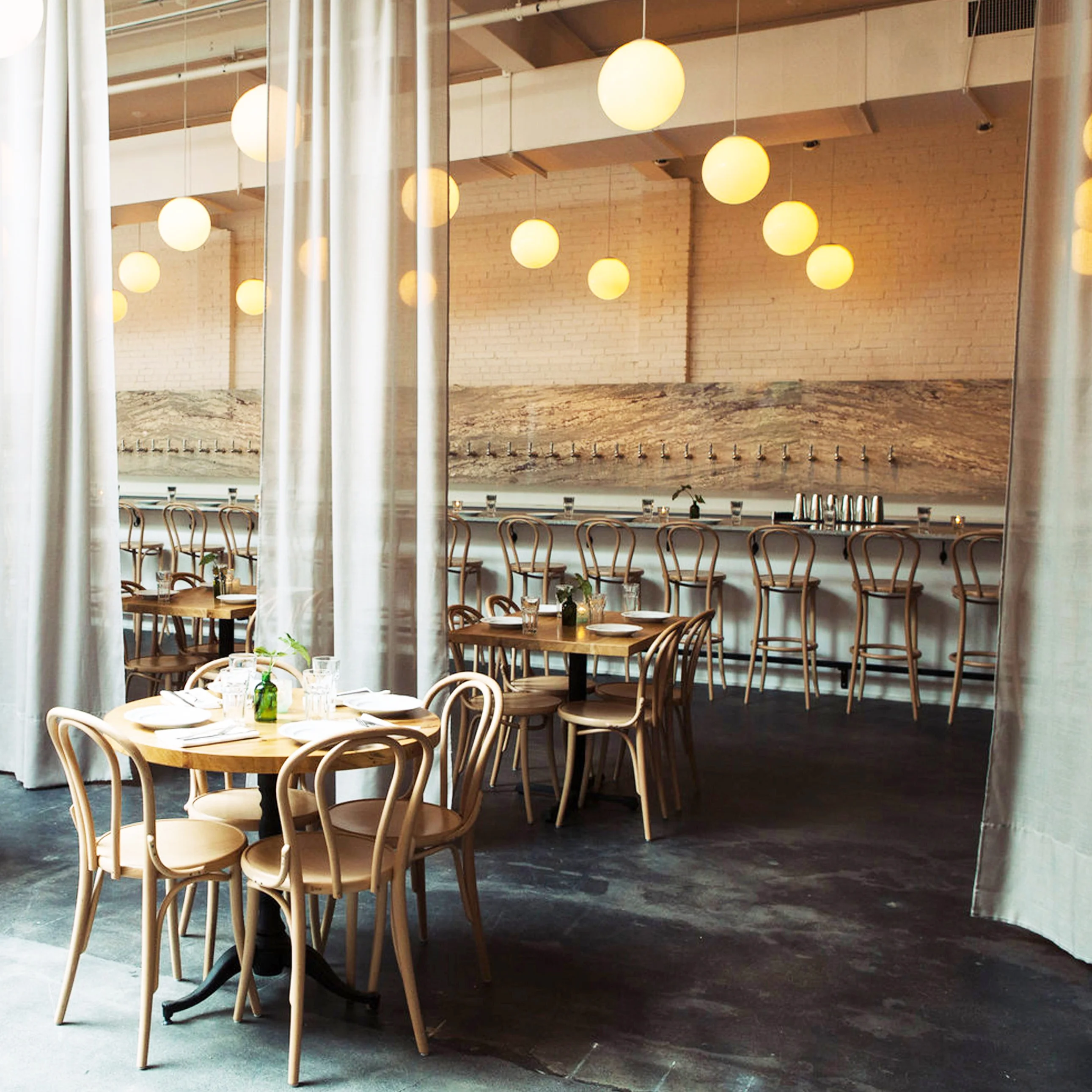 High Quality OEM Solid Wooden Exquisite Luxury Design Hotel Event Wedding Chairs