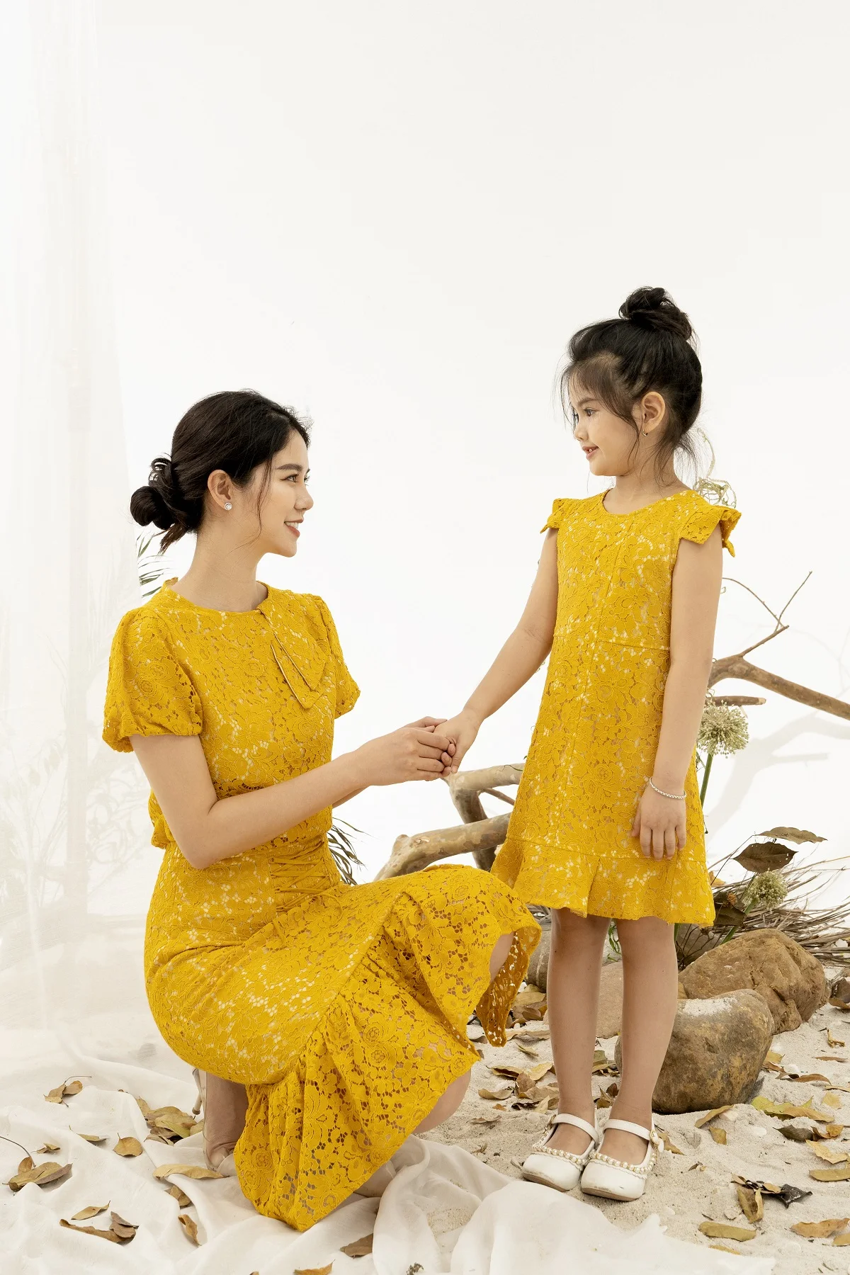 
3PCS Set t-Shirt Skirt Dress Vietnamese Clothing Manufacturers Lace O Neck Mother and Daughter Outfits High Quality 